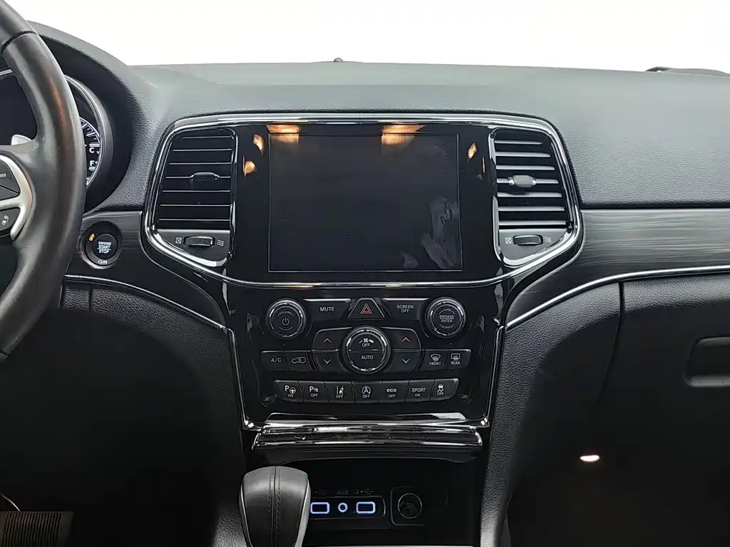 Jeep Grand Cherokee 2022 — фото 12