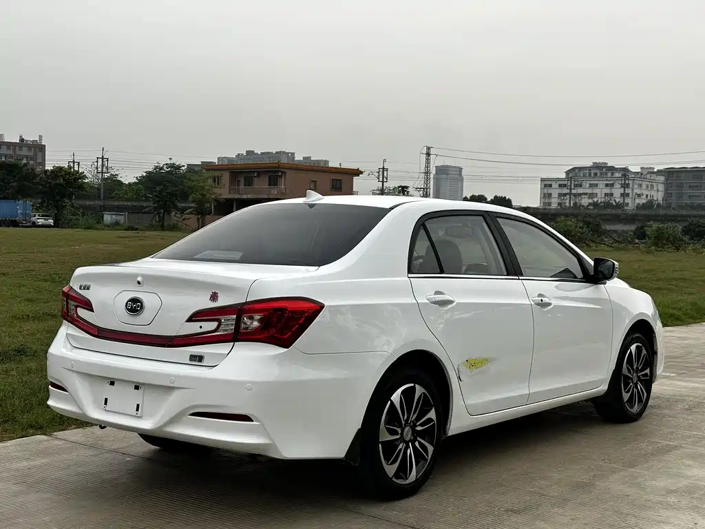 BYD Qin NEV 2016 — фото 8