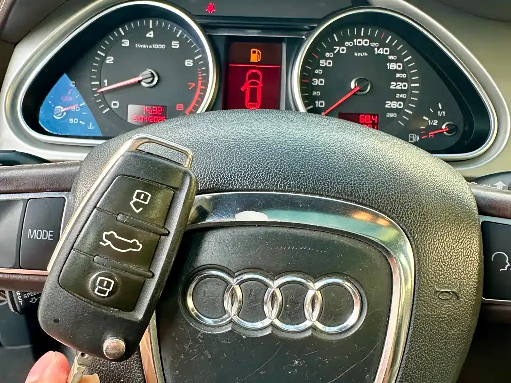 Audi Q7 2011 — фото 27