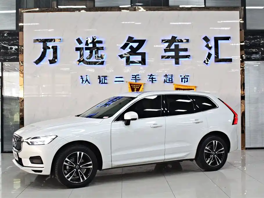 Volvo XC60 2019 — фото 1