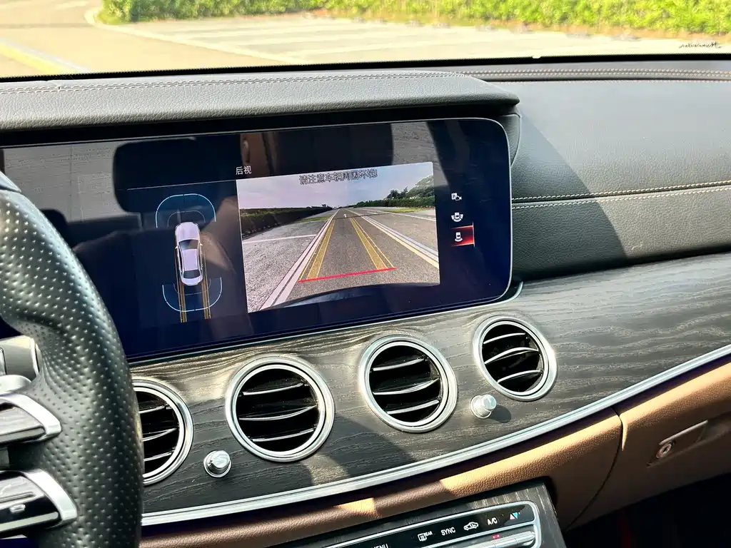 Mercedes-Benz E-Class 2022 — фото 18