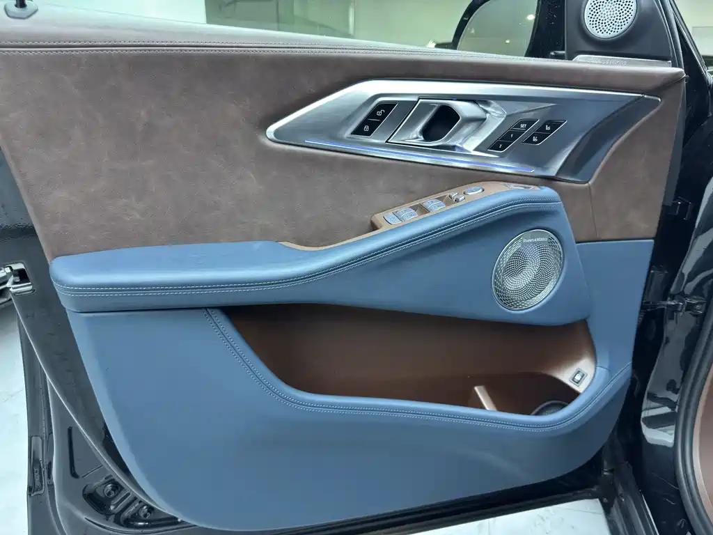 BMW XM 2023 — фото 19