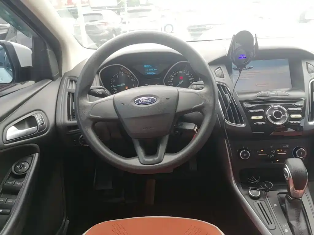 Ford Focus 2016 — фото 11