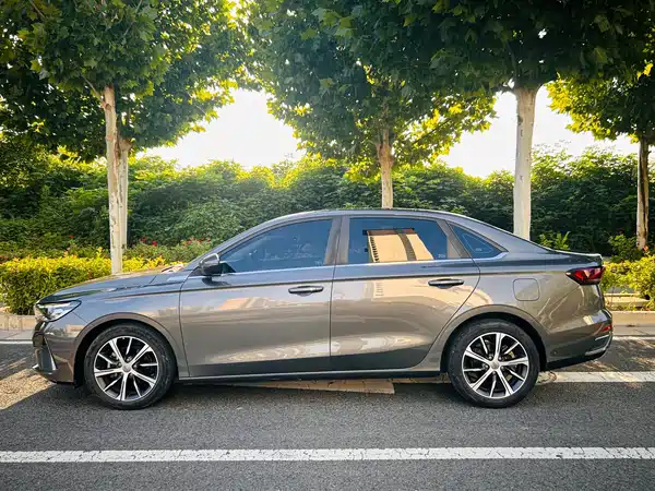 Geely Emgrand 2022