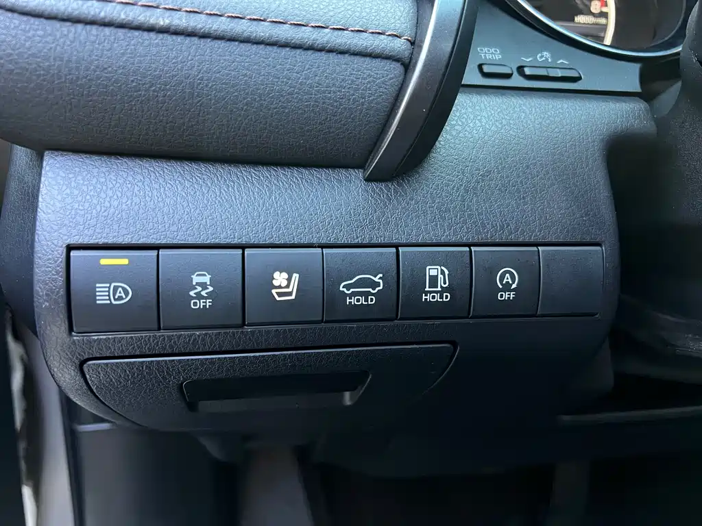Toyota Camry 2019 — фото 8