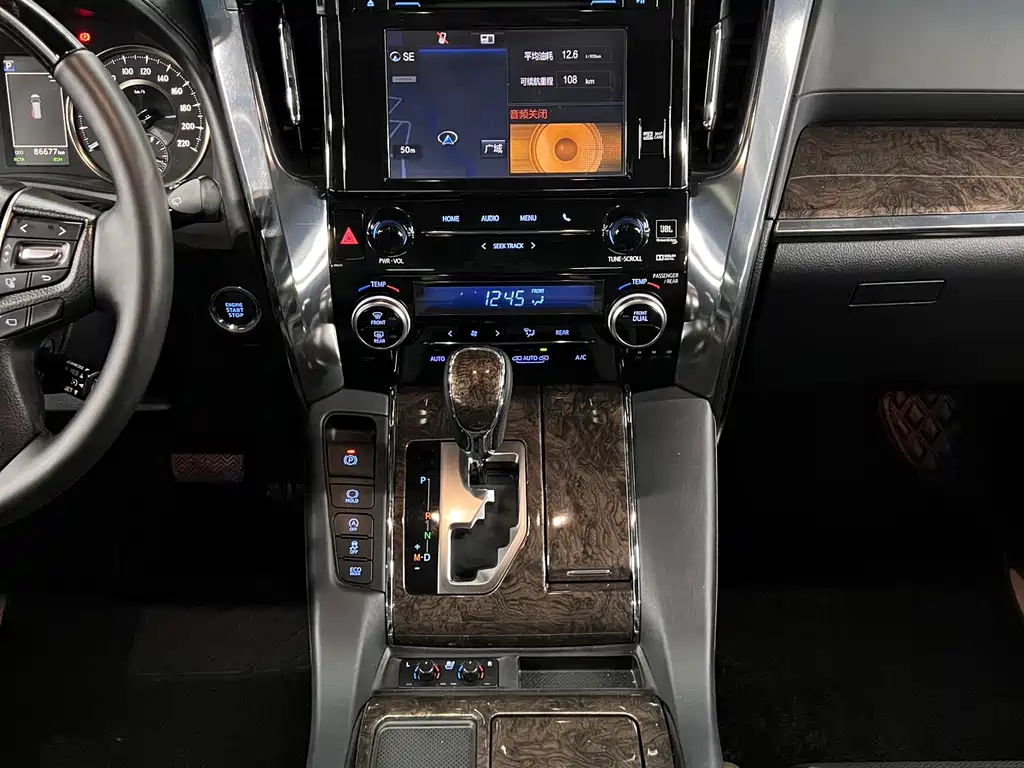 Toyota Alphard 2018 — фото 17