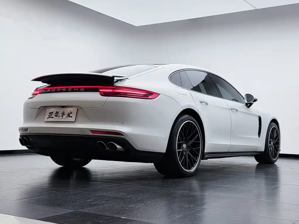 Porsche Panamera 2019 — фото 41
