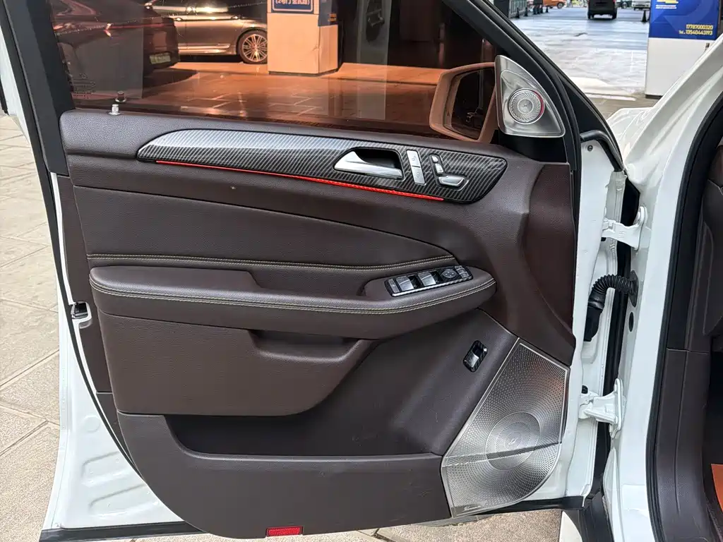 Mercedes-Benz GLE 2017 — фото 8