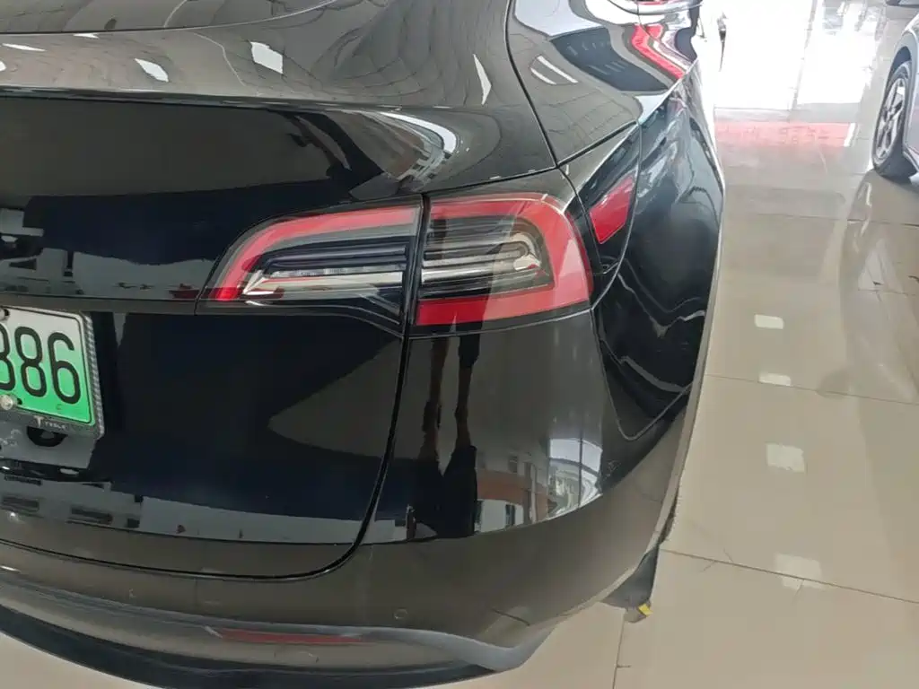 Tesla Model Y 2023 — фото 8