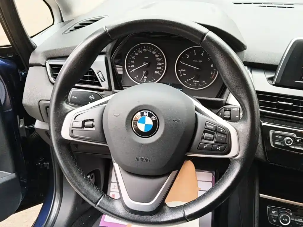 BMW 2 Series Wagon 2019 — фото 11