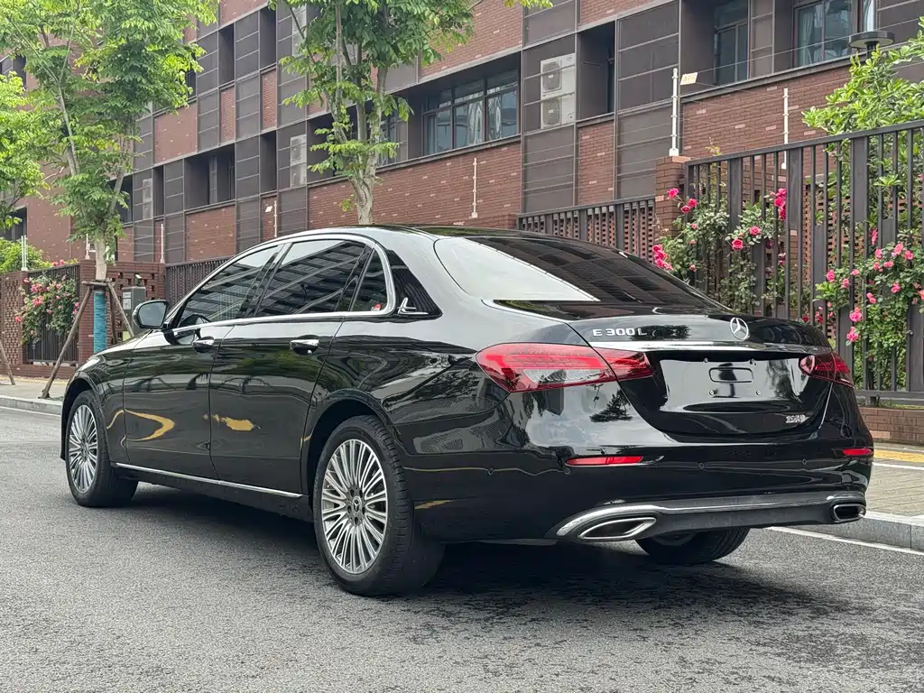 Mercedes-Benz E-Class 2023 — фото 9