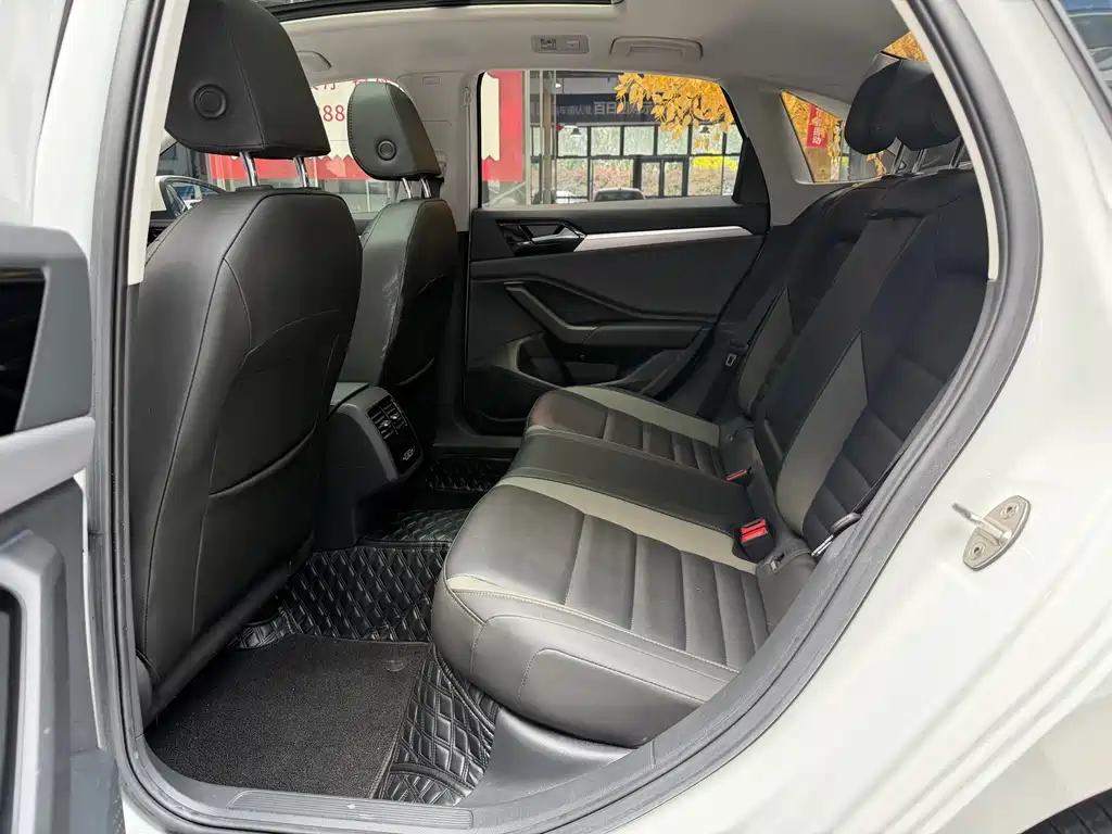 Volkswagen Sagitar 2021