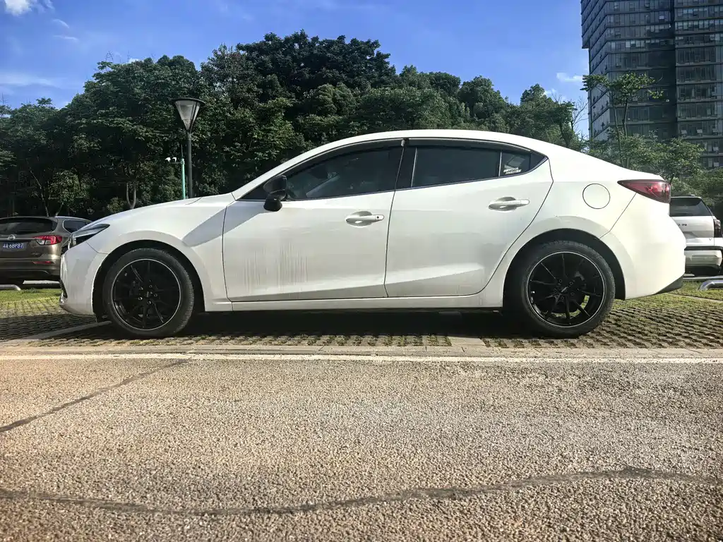 Mazda 3 Axela 2019 — фото 8
