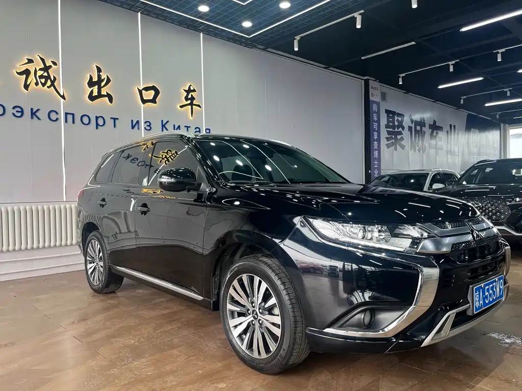 Mitsubishi Outlander 2022 — фото 3