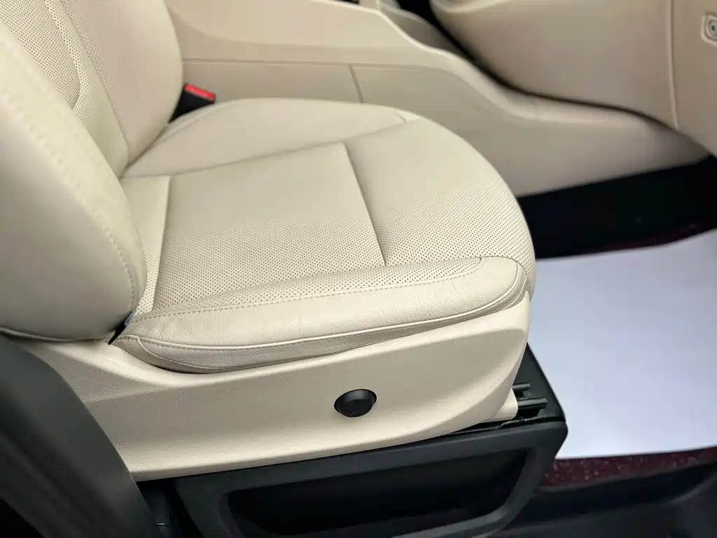 Mercedes-Benz V-Class 2020 — фото 24