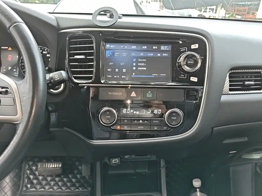 Mitsubishi Outlander 2015 — фото 13