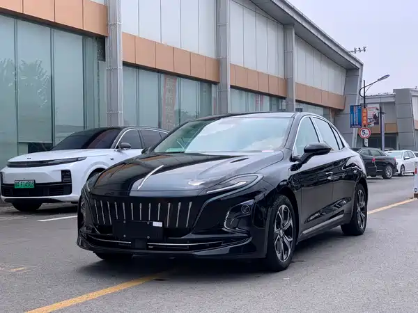 Hongqi E-QM5 2022