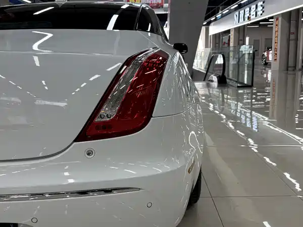 Jaguar XJ 2015