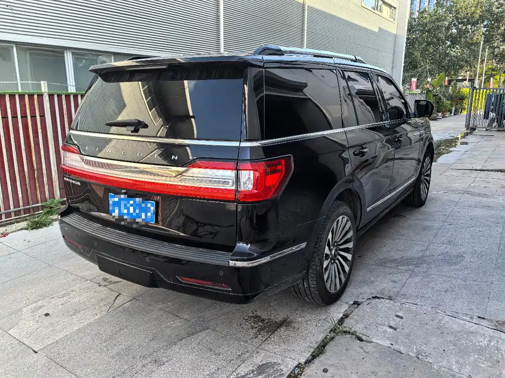 Lincoln Navigator 2021 — фото 12