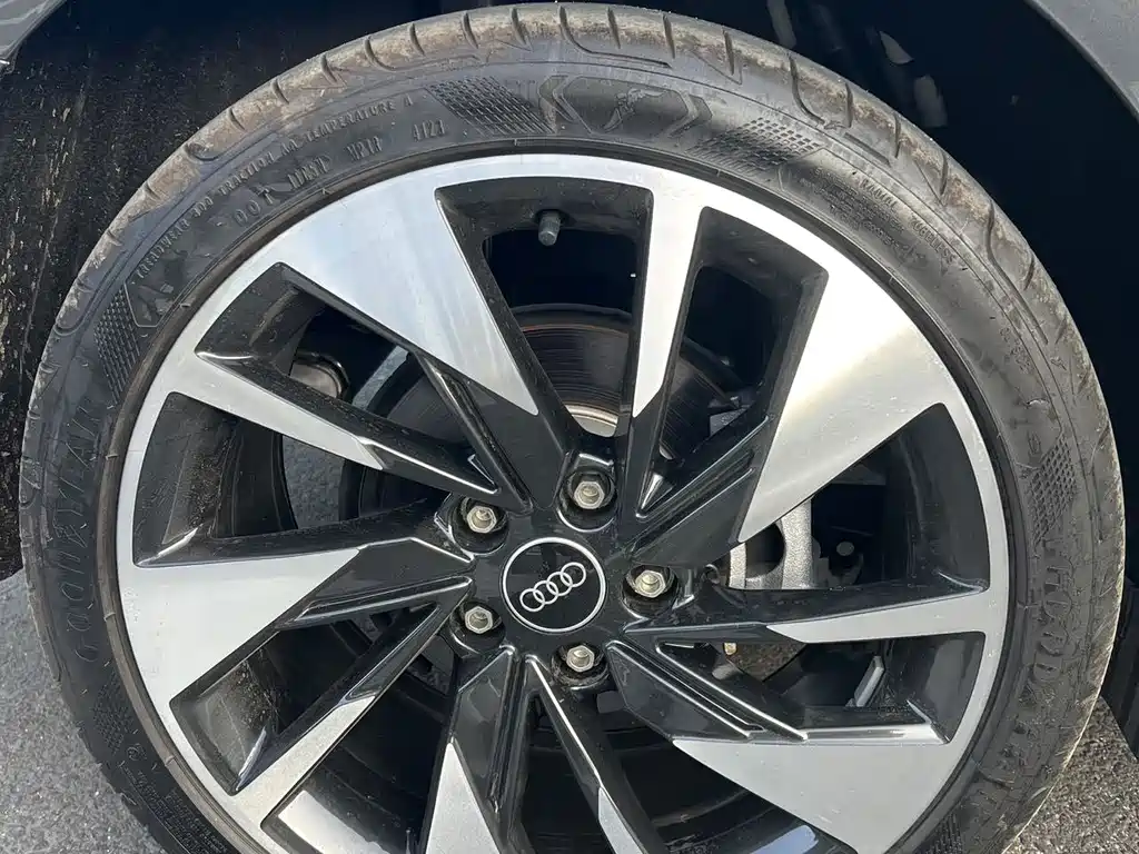 Audi A3 2023 — фото 10