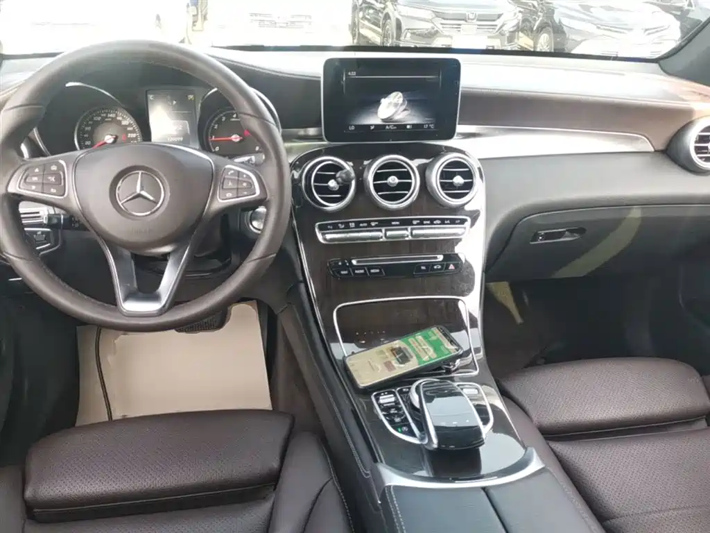 Mercedes-Benz GLC 2017 — фото 10