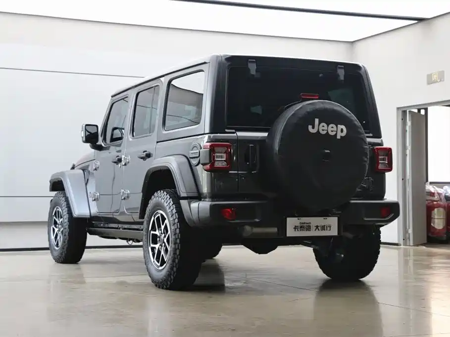 Jeep Wrangler 2023 — фото 33