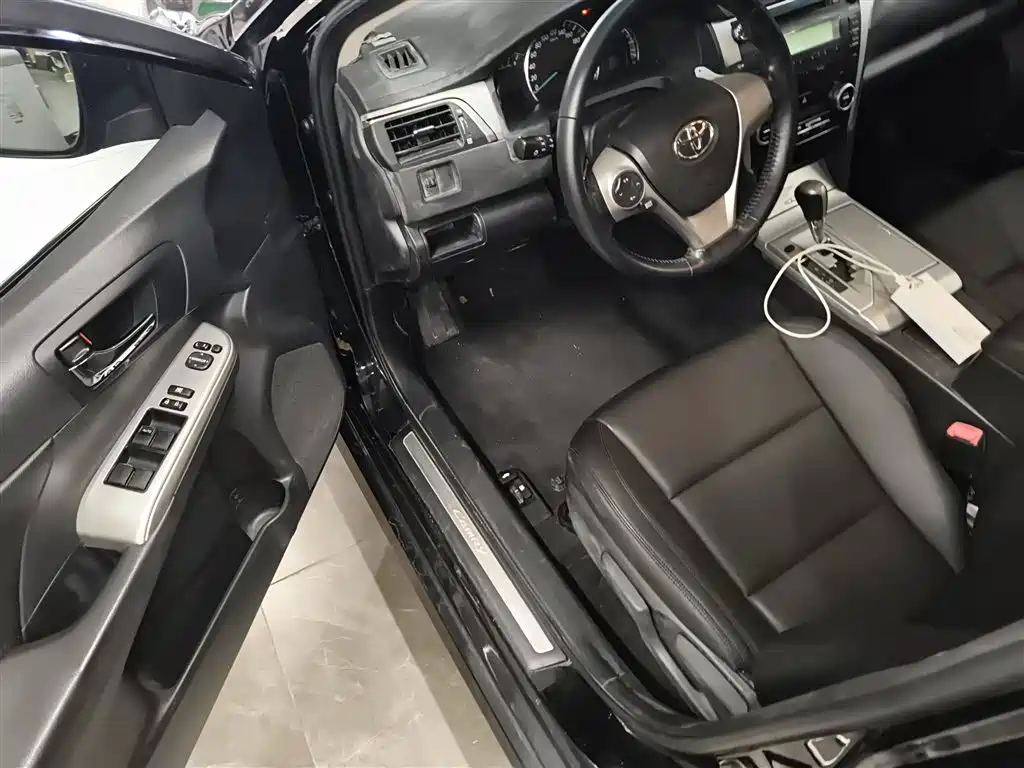 Toyota Camry 2014 — фото 13