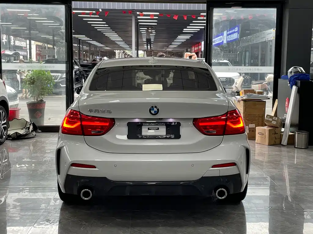 BMW 1 Series 2022 — фото 15