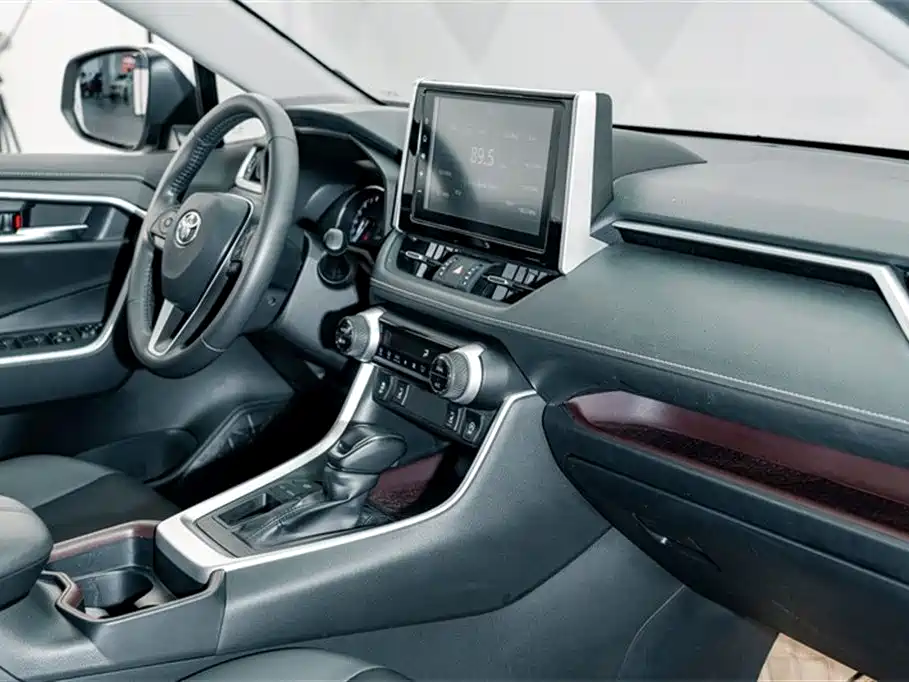 Toyota RAV4 2020 — фото 18