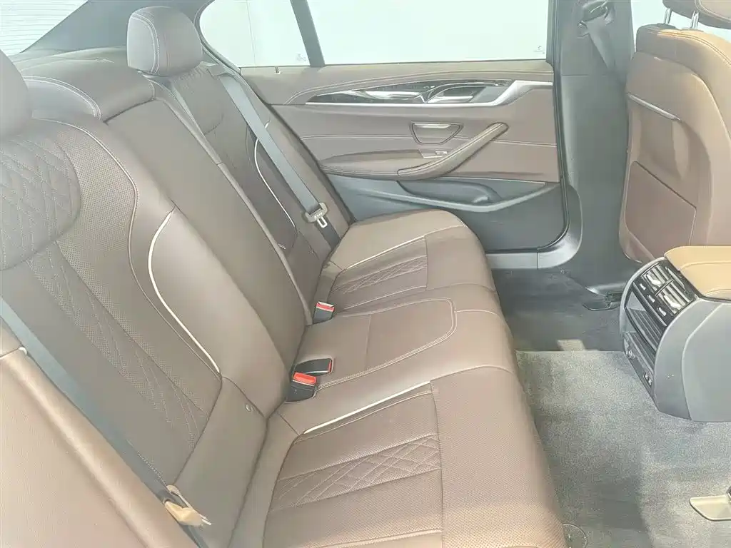 BMW 5 Series 2023 — фото 12