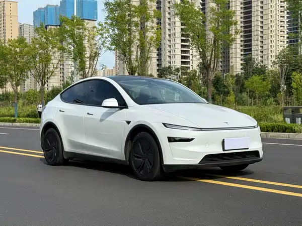 Tesla Model Y 2025