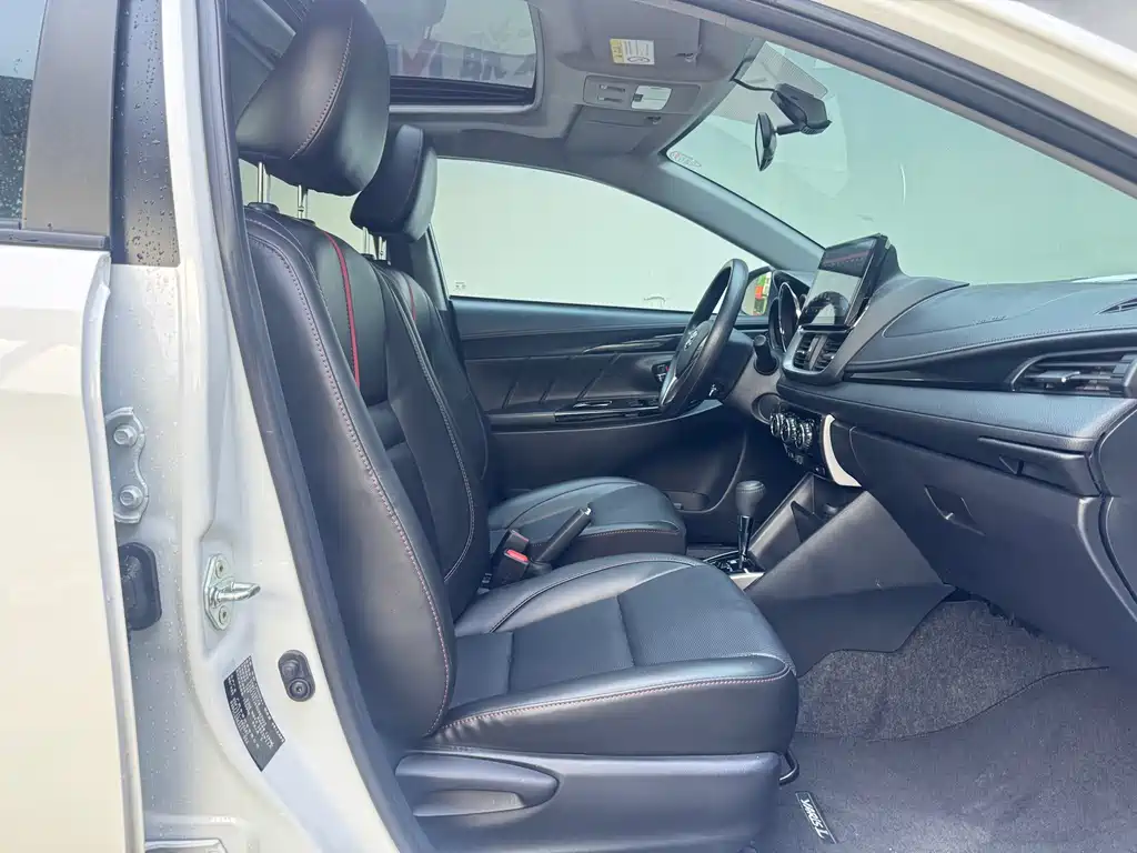 Toyota Yaris L 2023 — фото 10