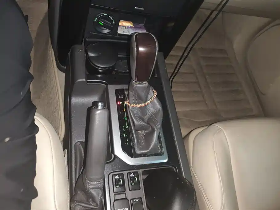 Toyota Prado 2015 — фото 16