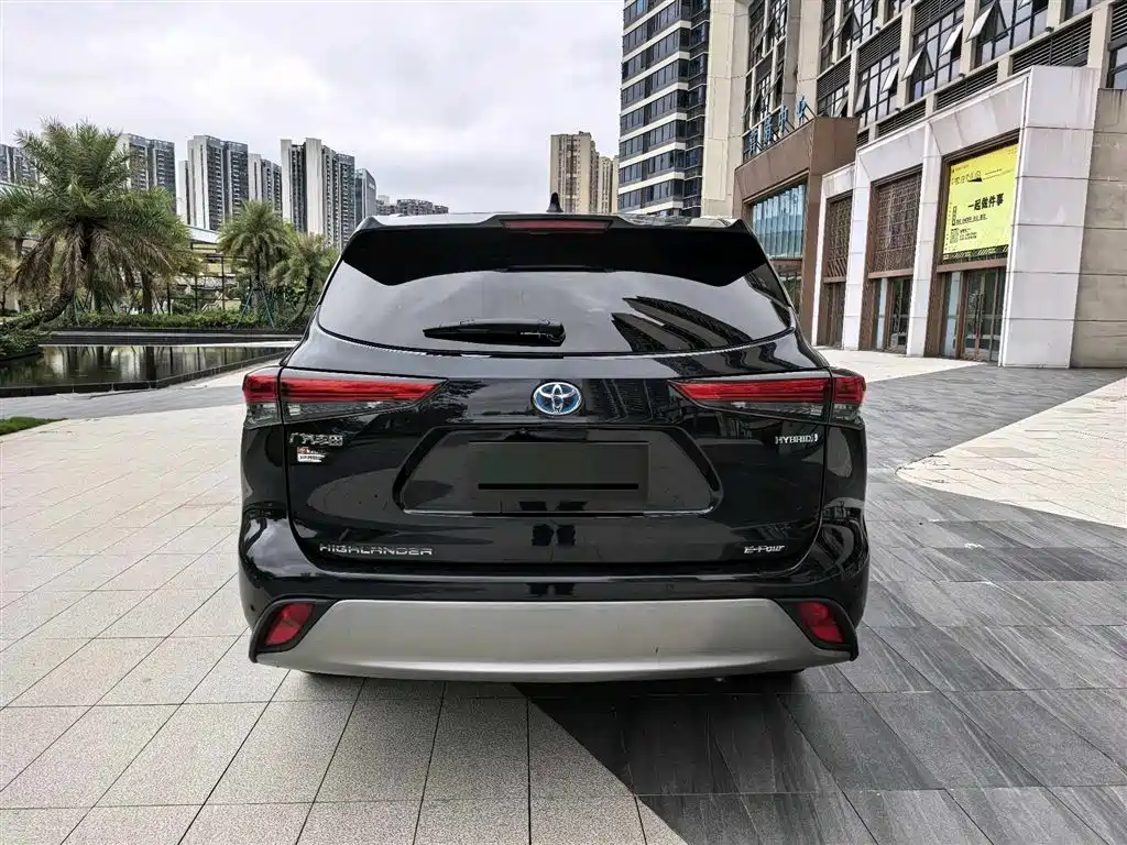 Toyota Highlander 2022 — фото 9