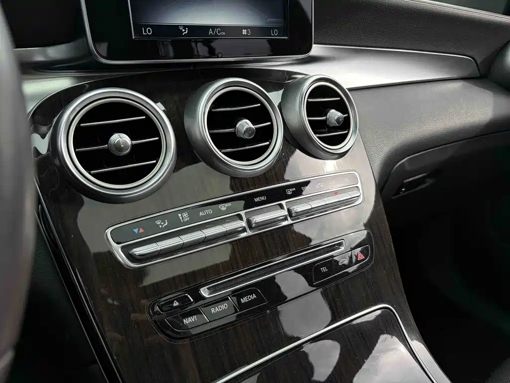 Mercedes-Benz GLC 2016 — фото 10