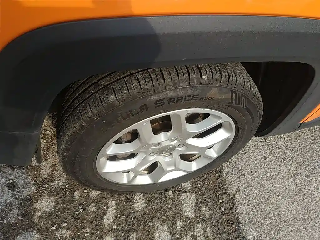 Jeep Renegade 2017 — фото 25