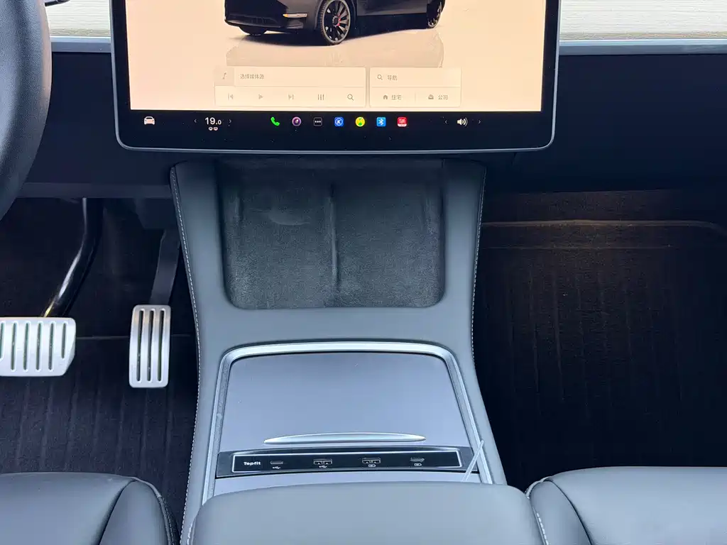 Tesla Model Y 2022 — фото 11