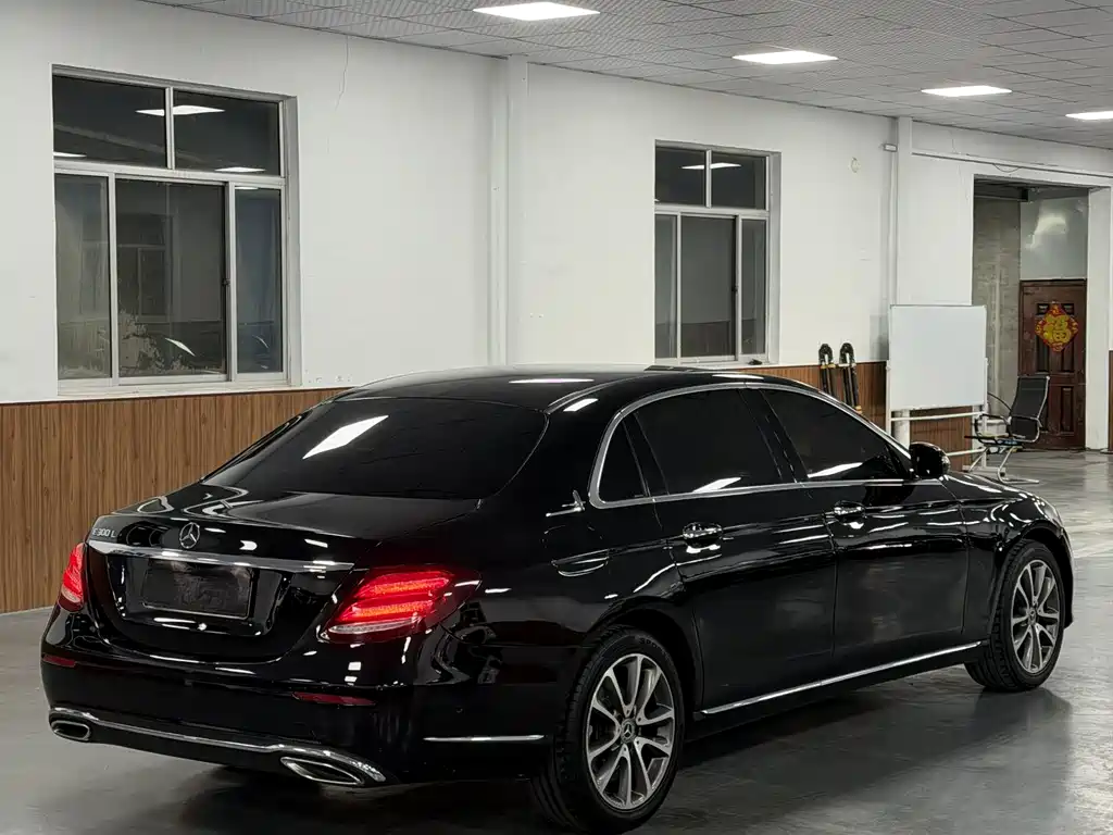 Mercedes-Benz E-Class 2017 — фото 9