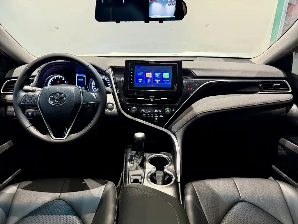 Toyota Camry 2022 — фото 8