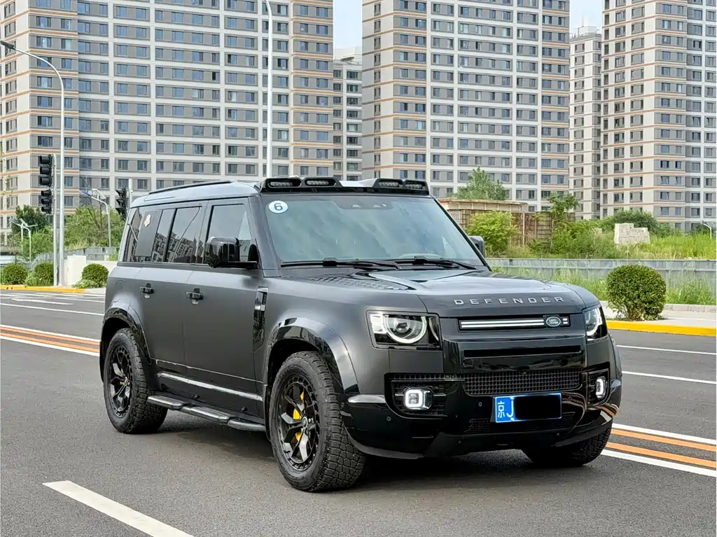 Land Rover Defender 2025