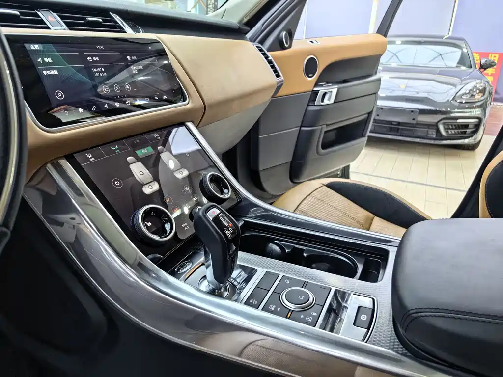 Land Rover Sport 2020 — фото 11
