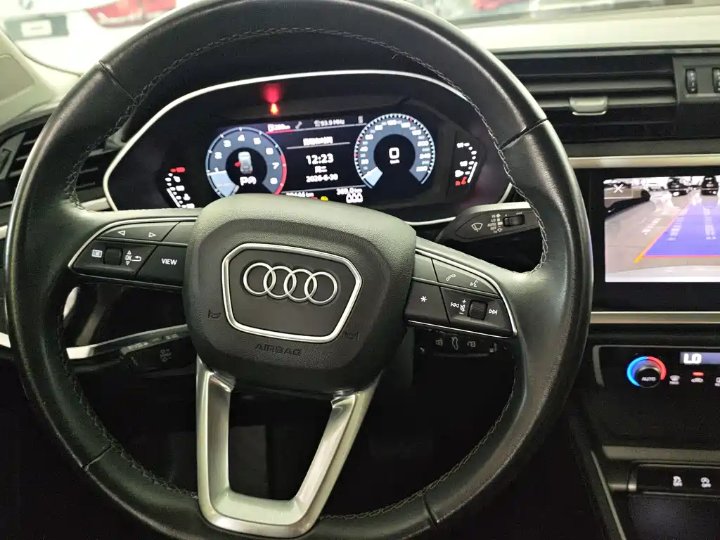 Audi Q3 2023 — фото 10