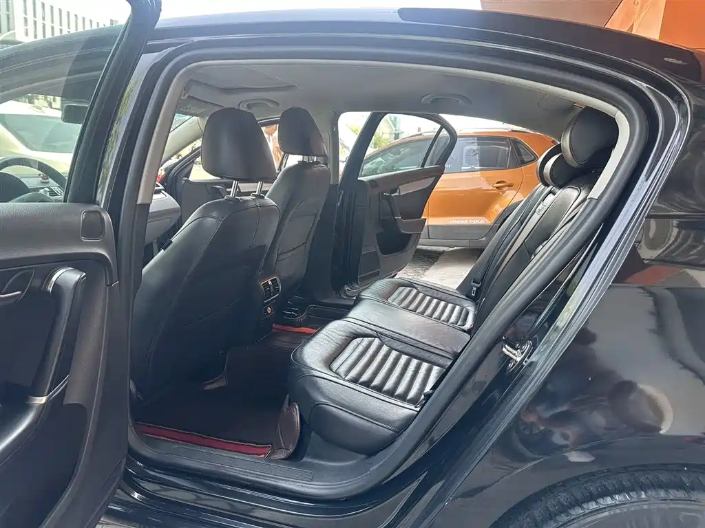 Volkswagen Magotan 2016