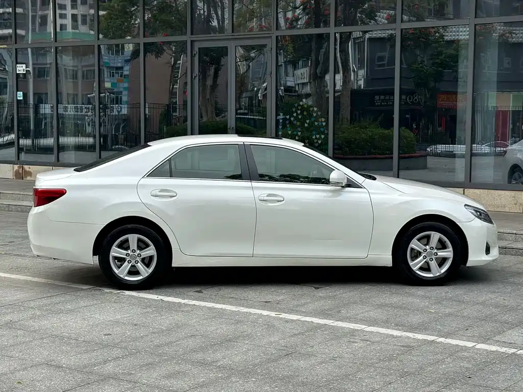 Toyota Reiz 2016 — фото 7