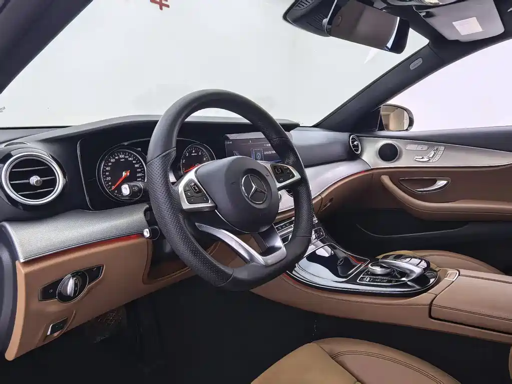 Mercedes-Benz E-Class 2018 — фото 16