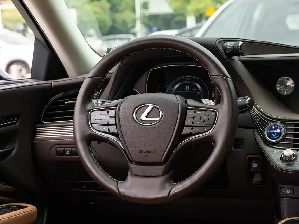 Lexus LS 2019 — фото 14