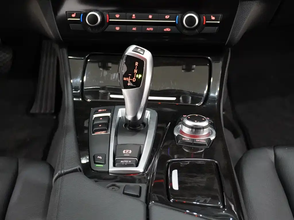 BMW 5 Series 2013 — фото 12