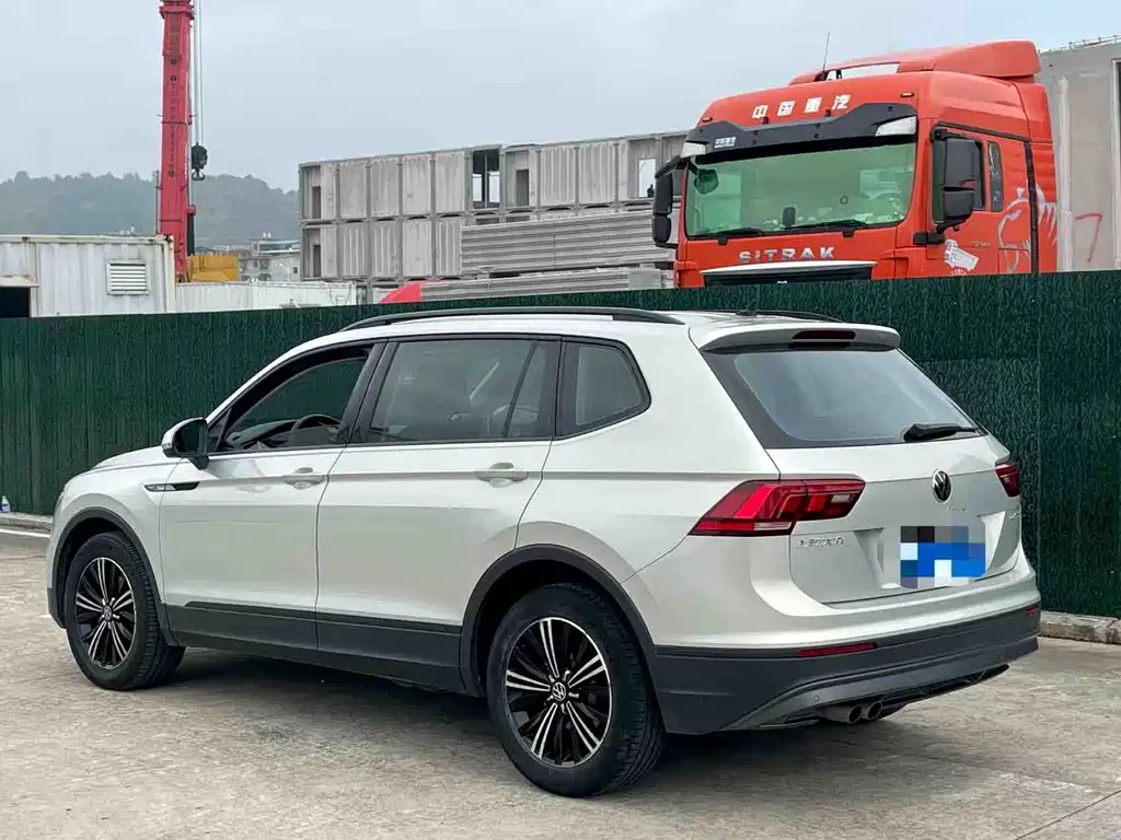 Volkswagen Tiguan L 2021 — фото 9
