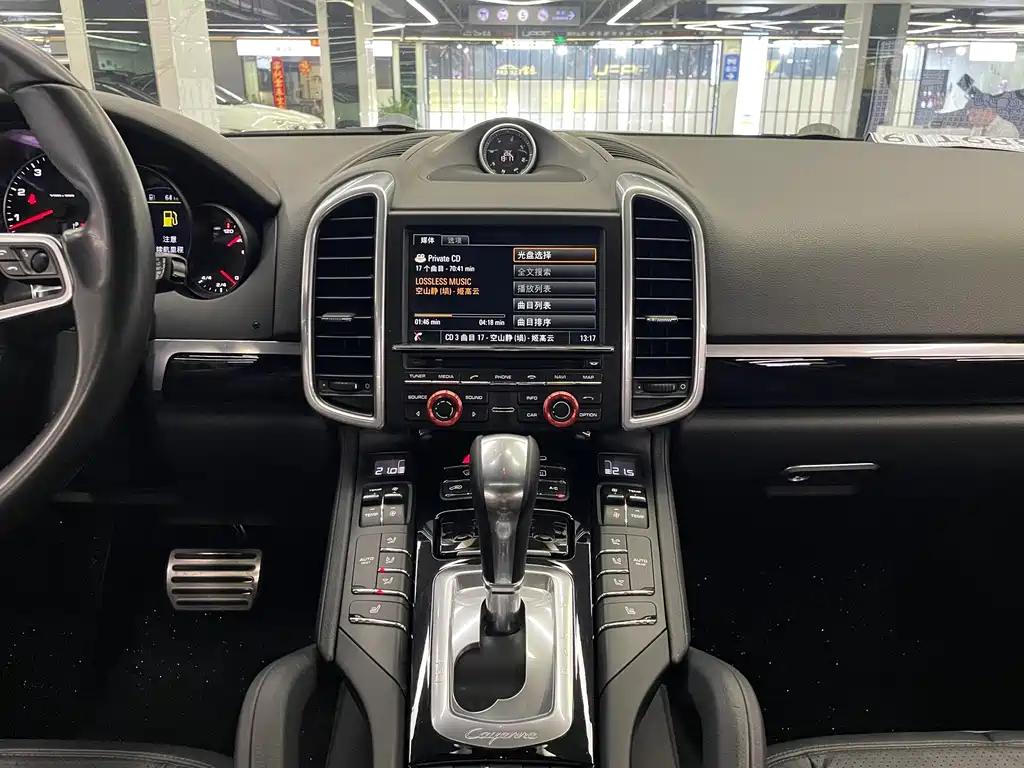 Porsche Cayenne 2016 — фото 18