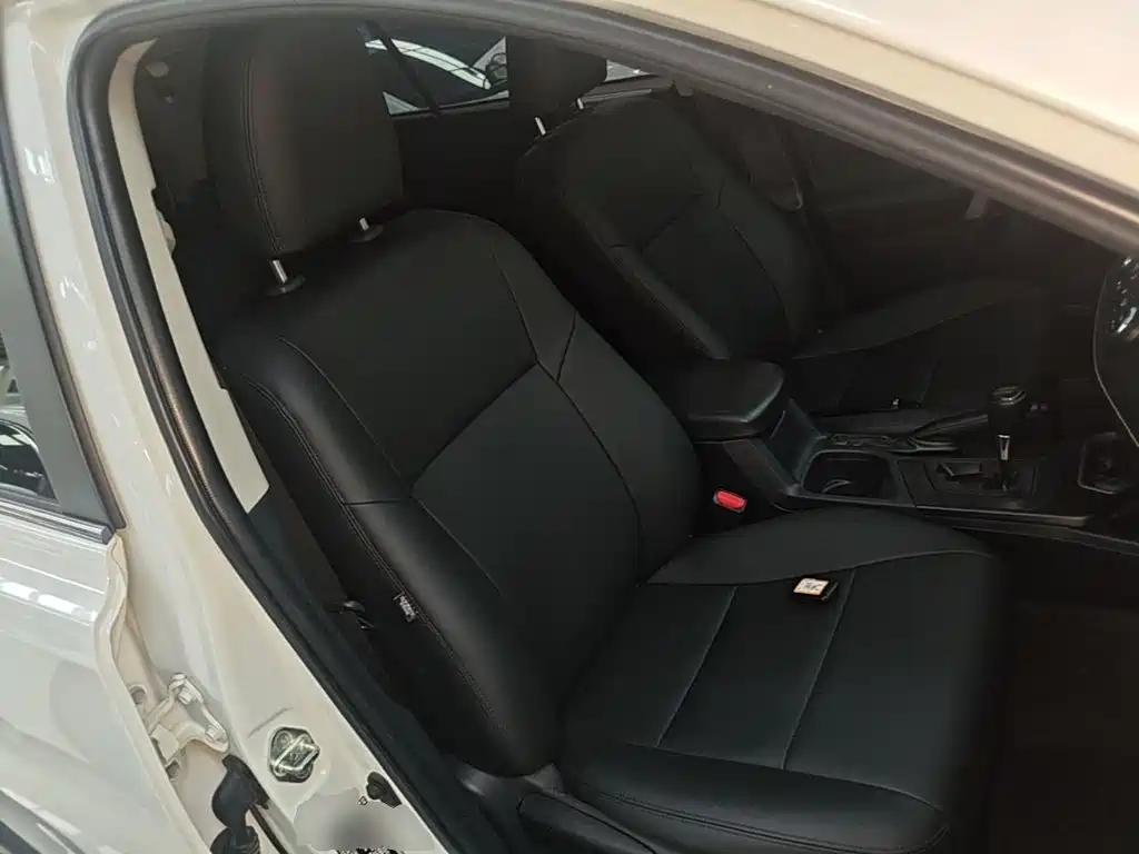Toyota RAV4 2019 — фото 25